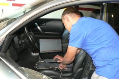 Мастер подключился к автомобилю