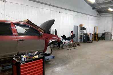 Автомобиль проходит восстановление геометрии кузова