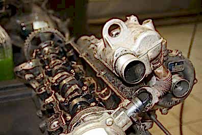 съем коллектора впуска в двигателе