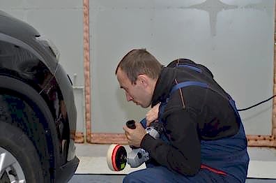 перед полирокой передней фары