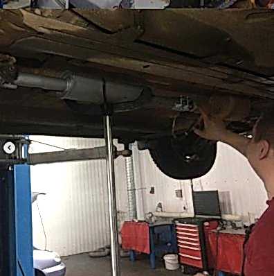 Замена нижнего рычага подвески в санрено