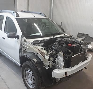 Замена переднего крыла в санрено