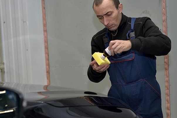 Нанесение средства для полировки