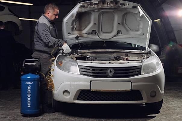 Визуальный осмотр и проверка кондиционера в машине