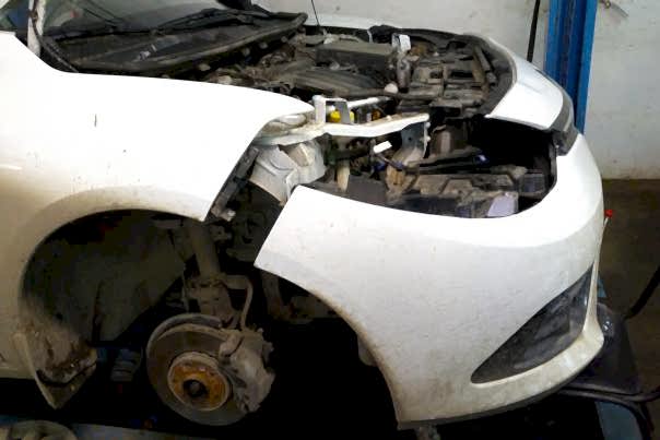 Бампер в процессе ремонта