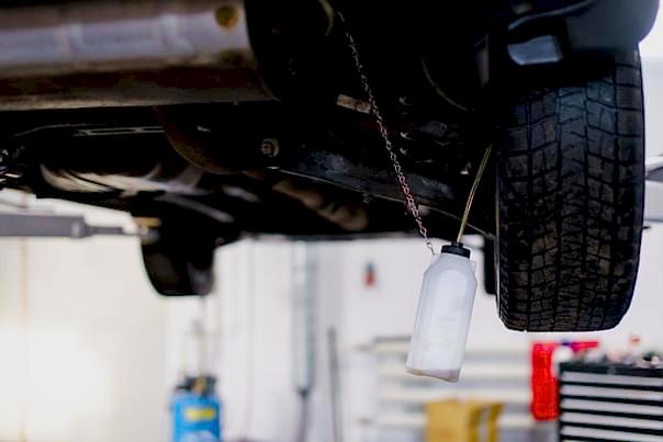 автомобиль на подъемнике