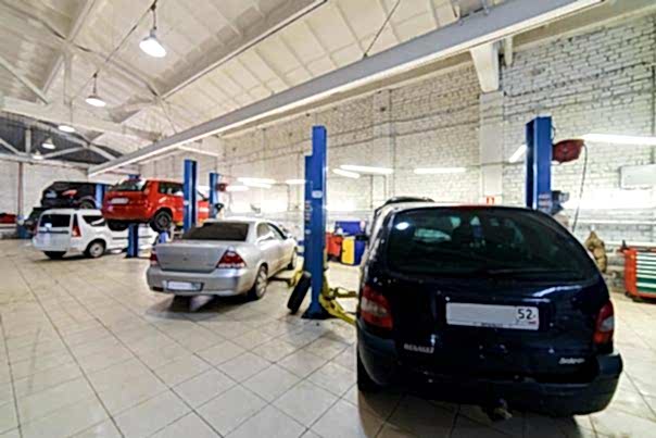 машины на ремонте в автосервисе