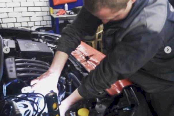 меняем ролик натяжителя ремня