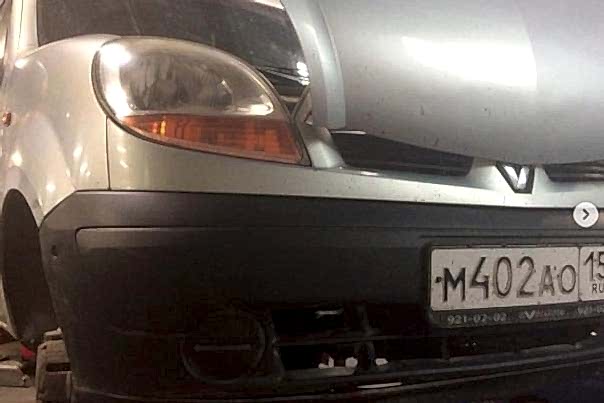 автомобиль на ремонте в санрено