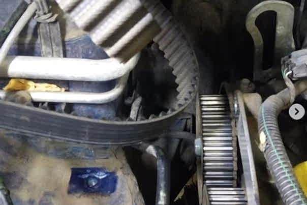 снятие старого переднего датчика ABS