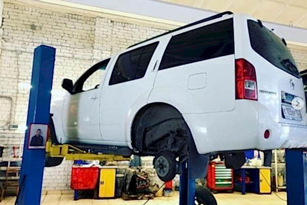 карданный вал под замену в автомобиле